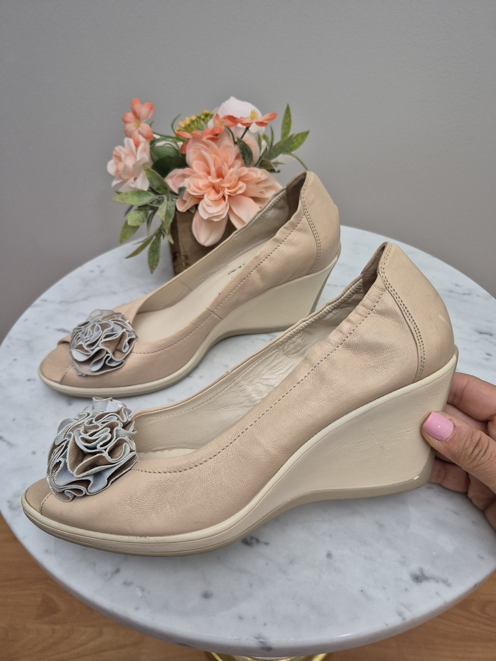 Donna Soft Neutral Peep-Toe Wedge Pumps with Floral Accent